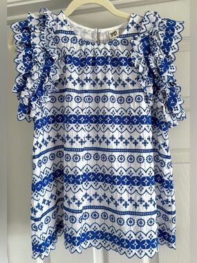 EUC IVY JANE Embroidered Ruffle, White and Blue Sleeveless Eyelet Blouse Sz XS